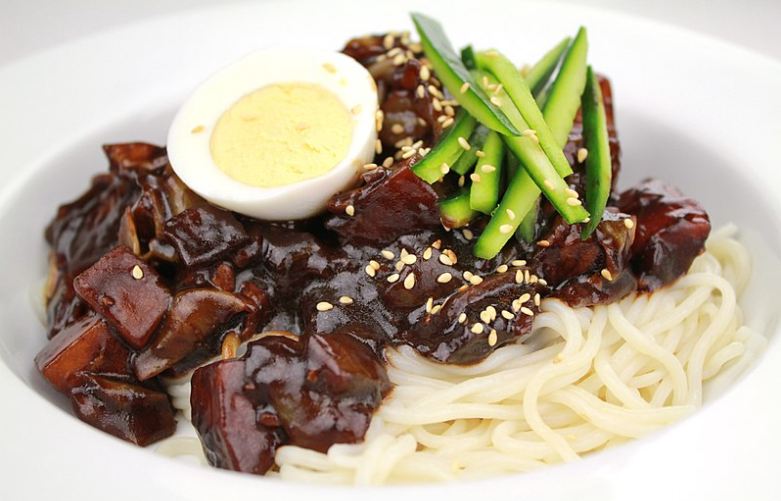 Common South Korean Jajangmyeon.