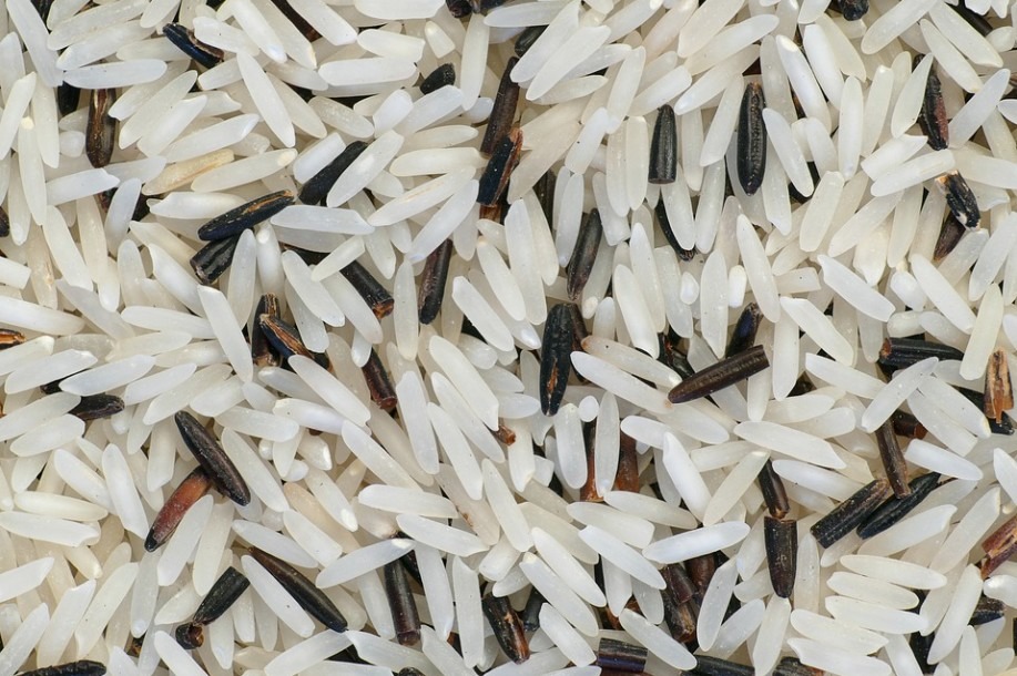 Black rice mixed with white rice